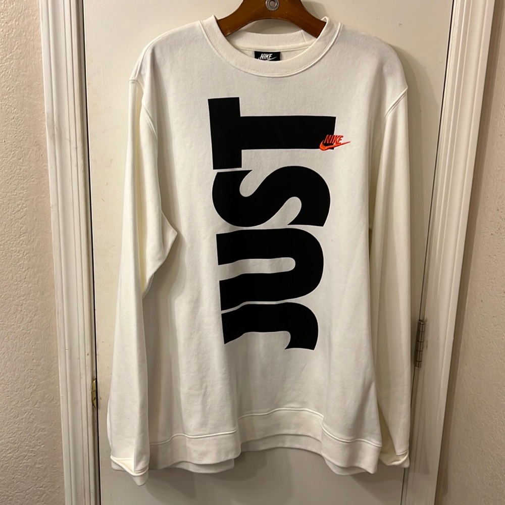 NWOT Mens Nike sweater